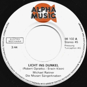 Michael Raitner Und Die Mozart Sängerknaben – Licht Ins Dunkel / Einsamkeit 7"